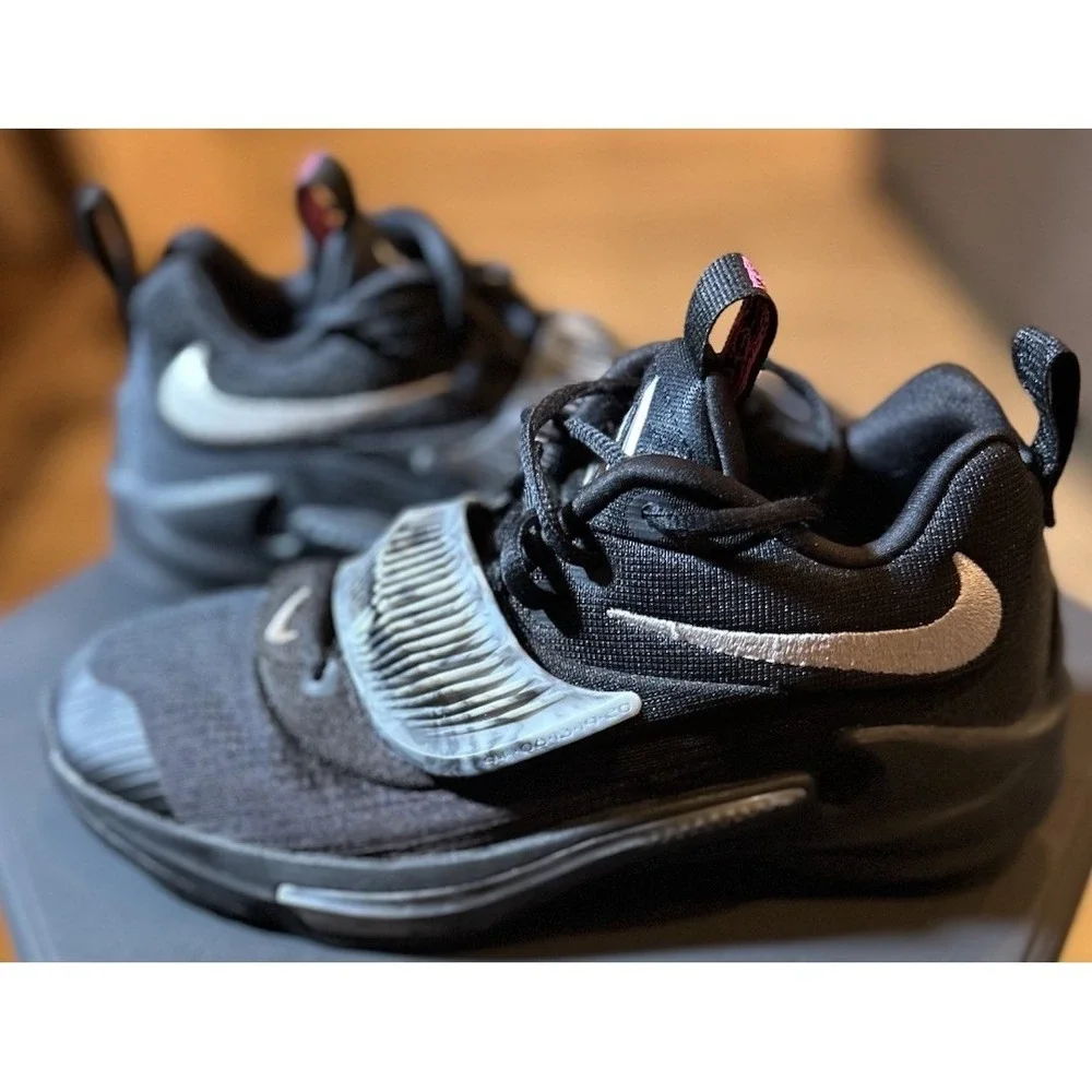 Nike Zoom Freaks 3‎ Basketball youth Shoes Size 5.5